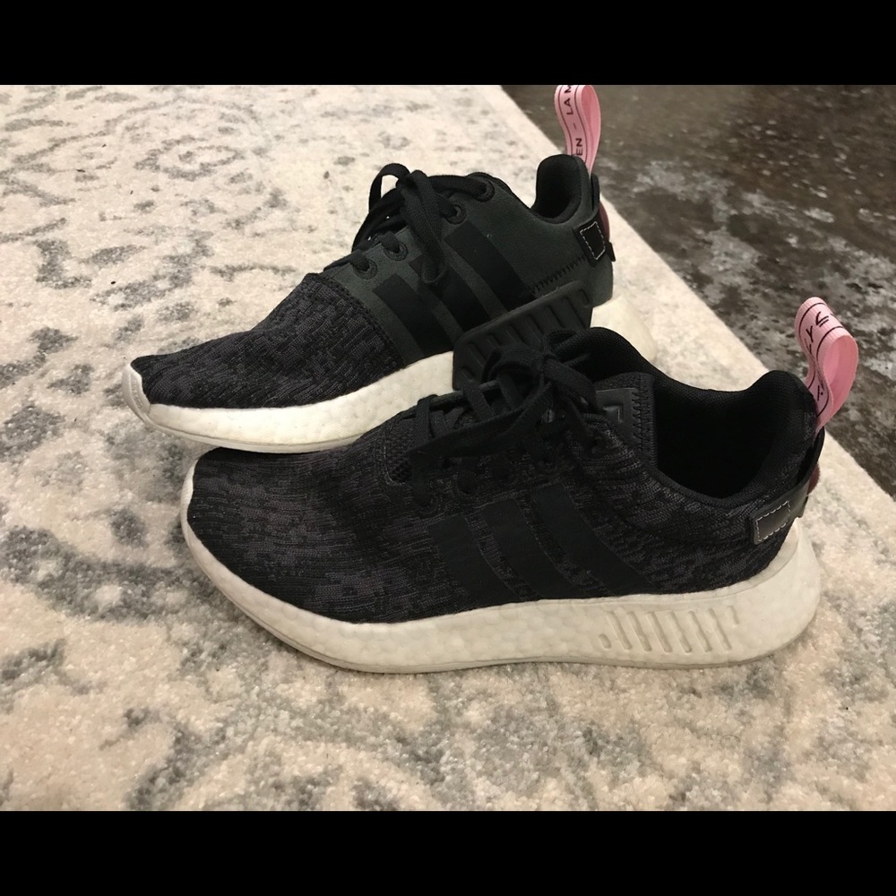 Adidas NMD R2 Women’s Like New